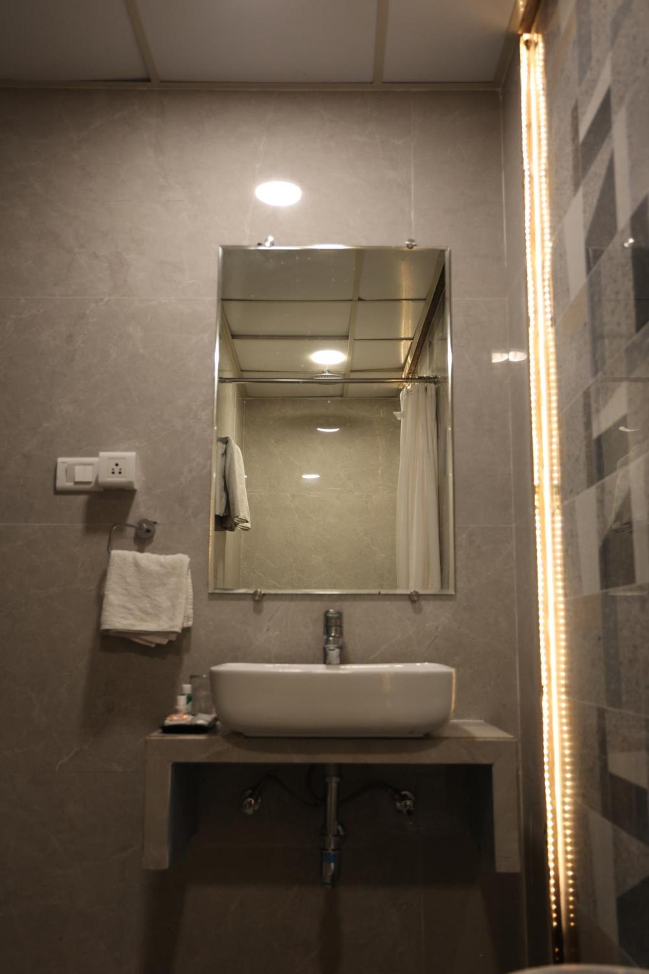 Hotel Pinaka Inn Lucknow Zewnętrze zdjęcie