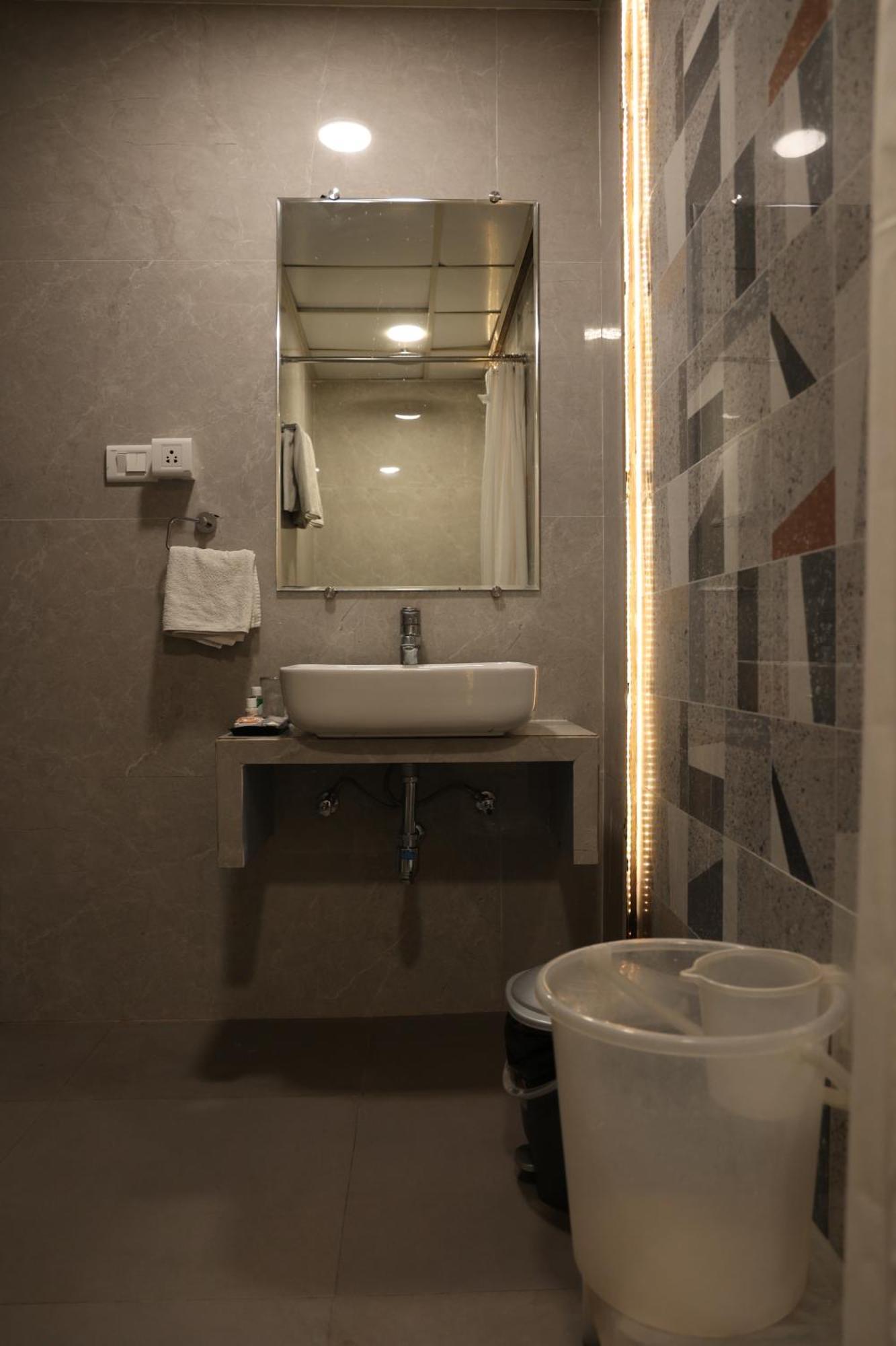 Hotel Pinaka Inn Lucknow Zewnętrze zdjęcie